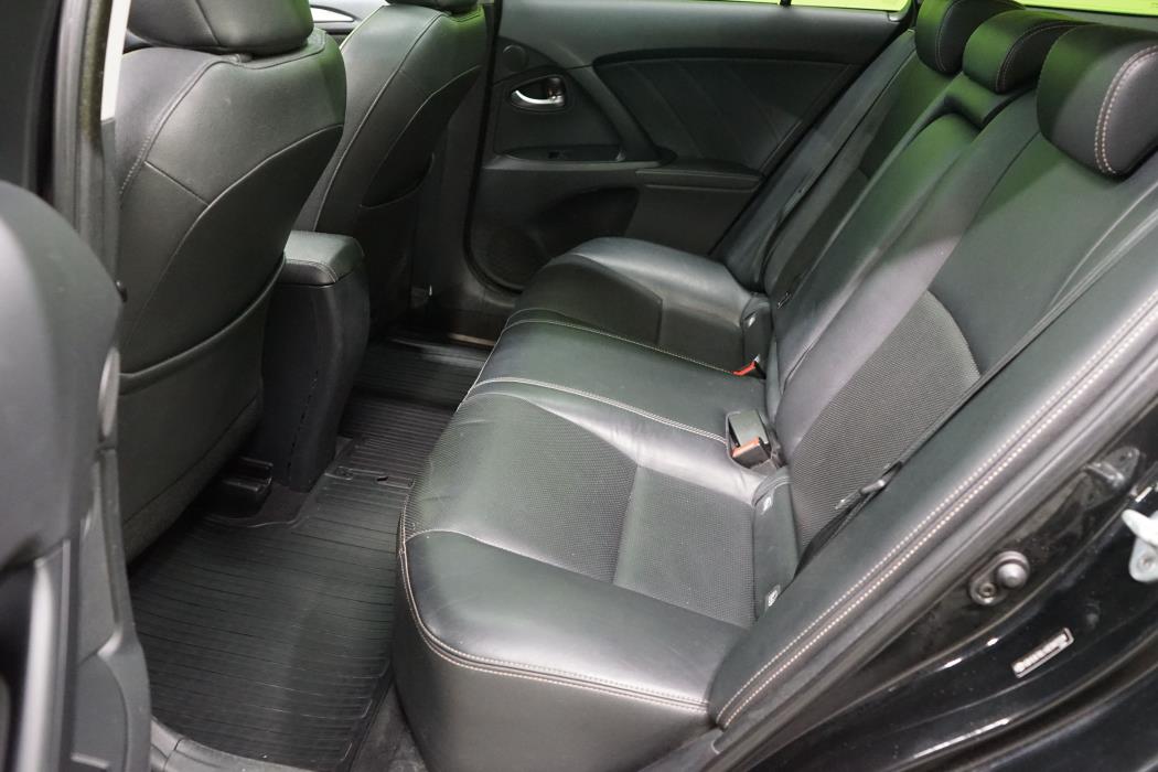 Toyota Avensis 2015