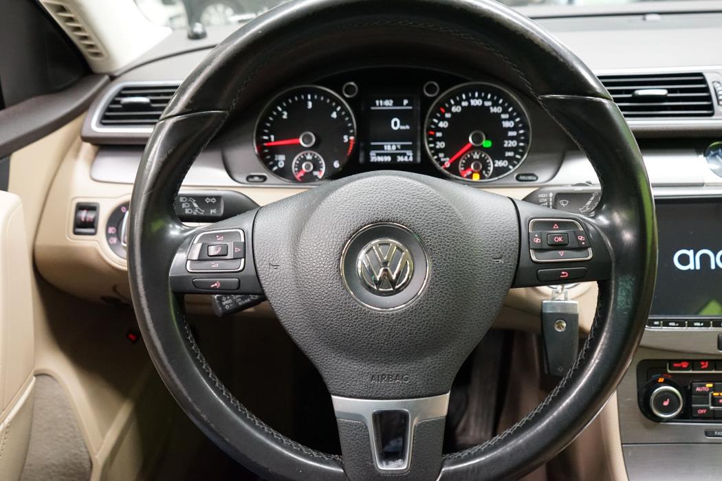 Volkswagen Passat 2011