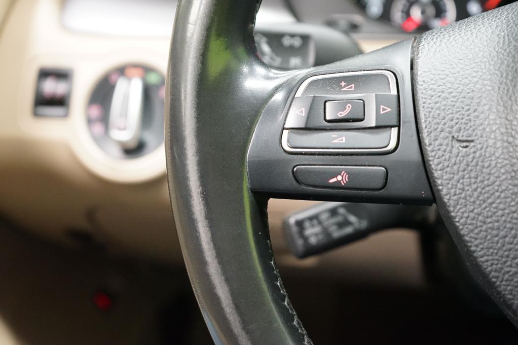 Volkswagen Passat 2011