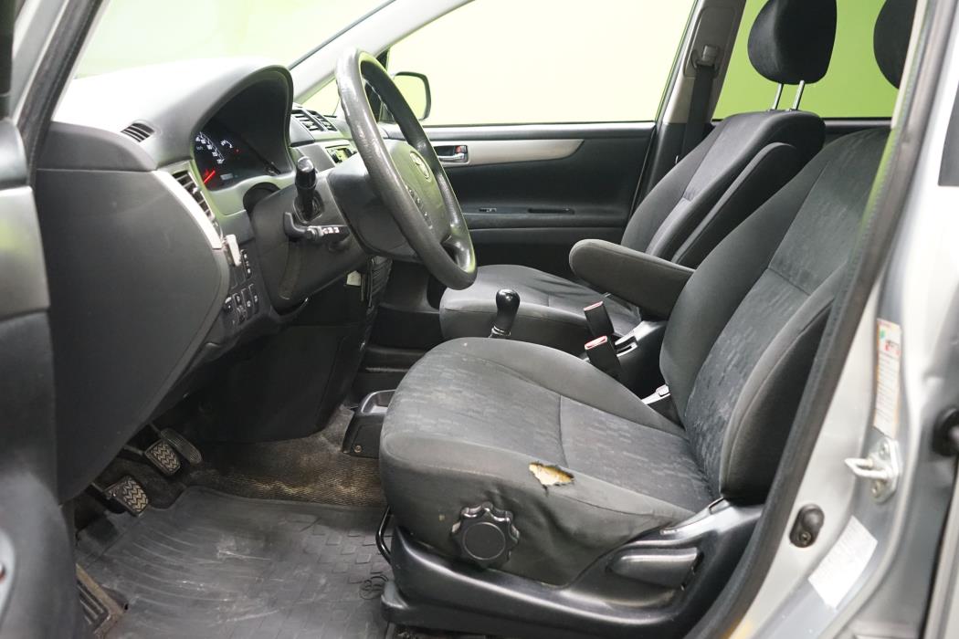 Toyota Avensis Verso 2004