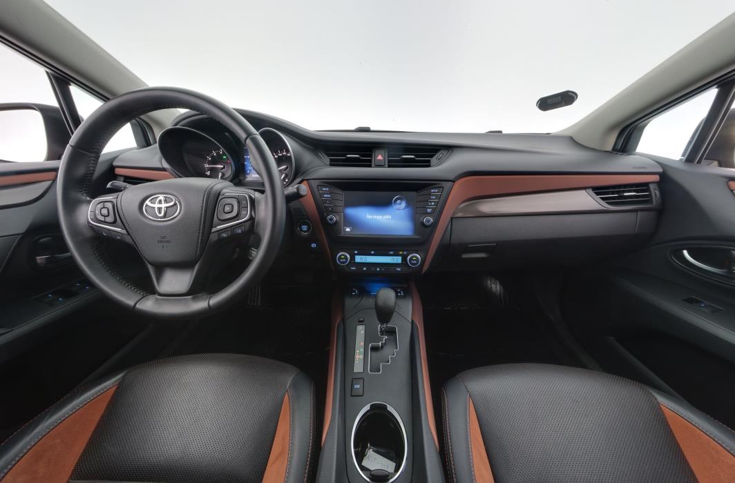 Toyota Avensis 2015