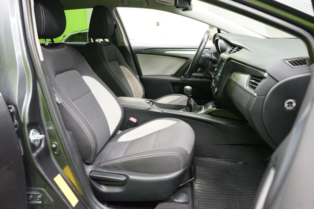 Toyota Avensis 2015