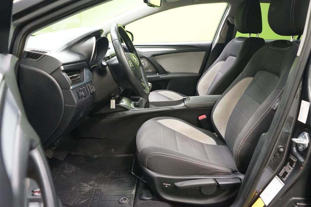 Toyota Avensis 2015