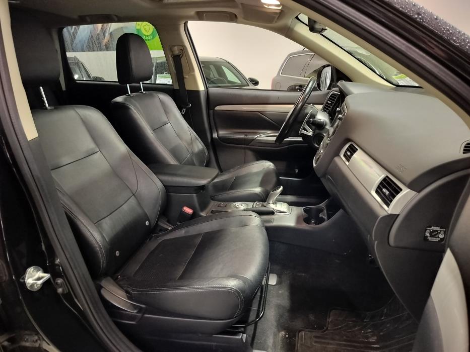 Mitsubishi Outlander PHEV 2015