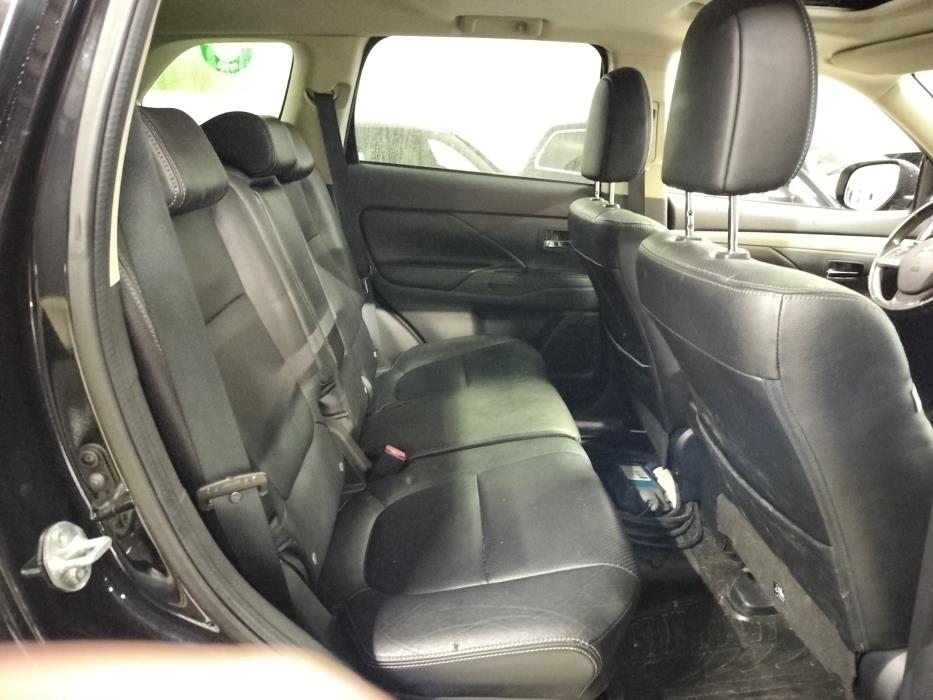 Mitsubishi Outlander PHEV 2015