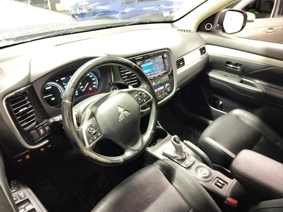 Mitsubishi Outlander PHEV 2015