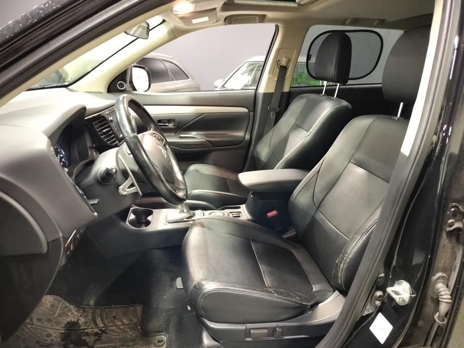 Mitsubishi Outlander PHEV 2015