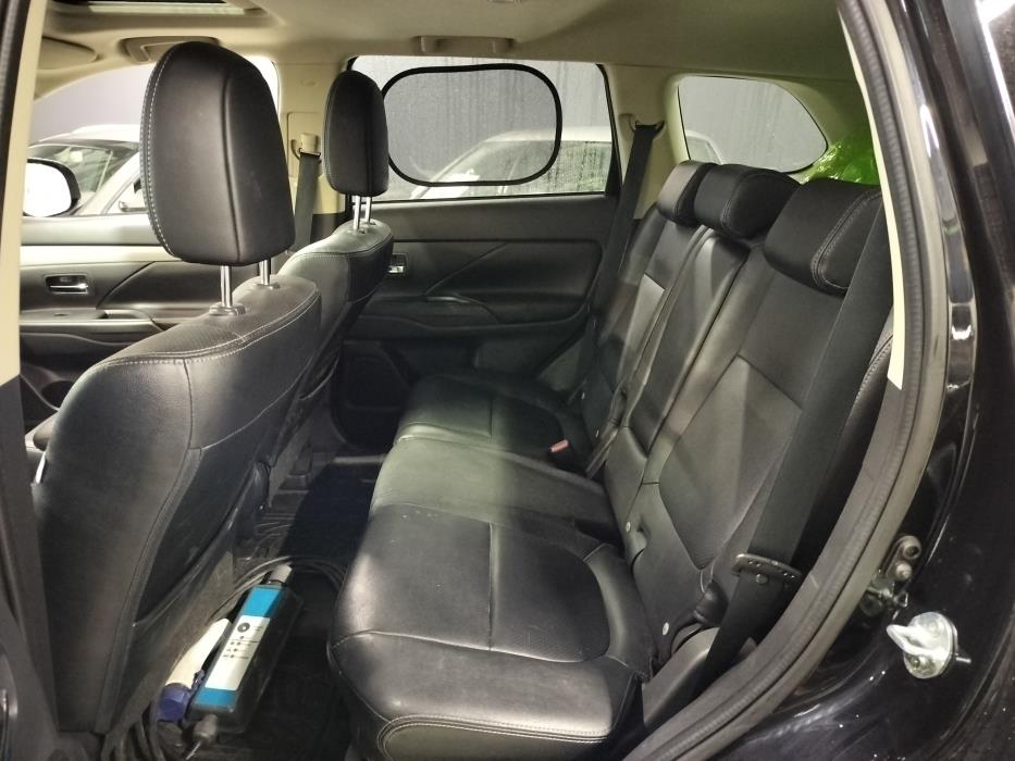 Mitsubishi Outlander PHEV 2015