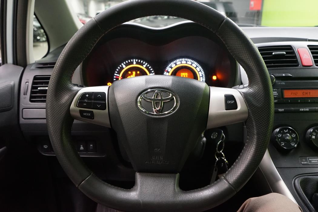 Toyota Auris 2012