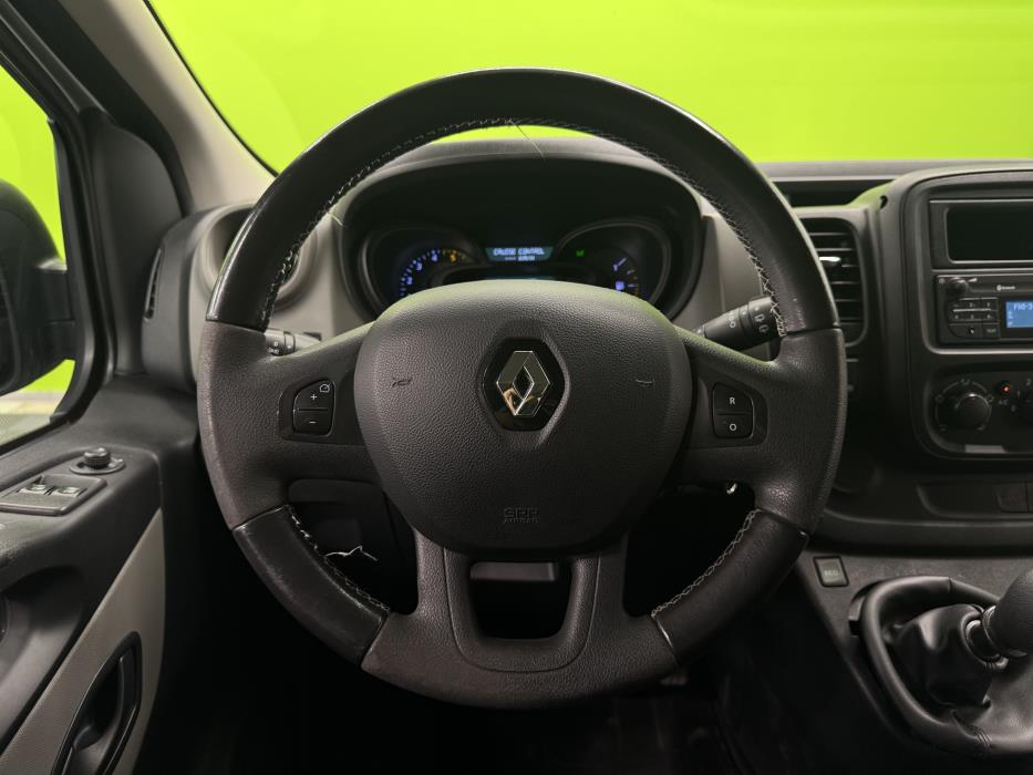 Renault Trafic Passenger 2015