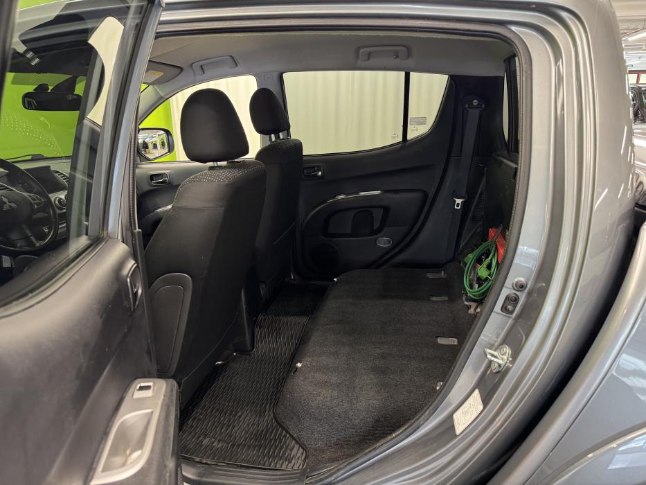 Mitsubishi L200 2015