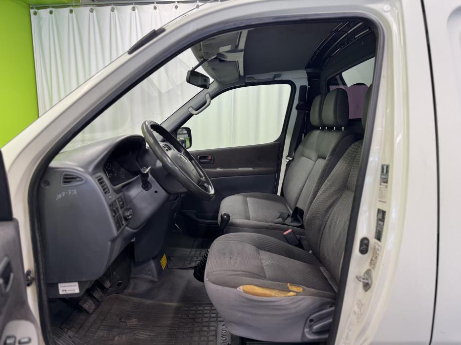 Toyota Hiace 2011