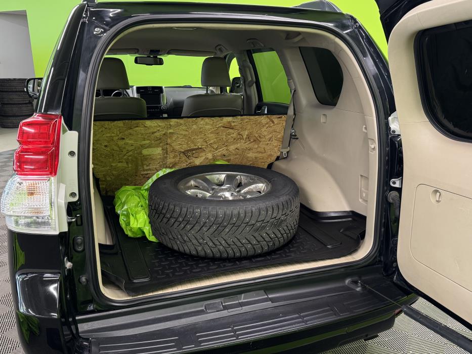 Toyota Land Cruiser 2012