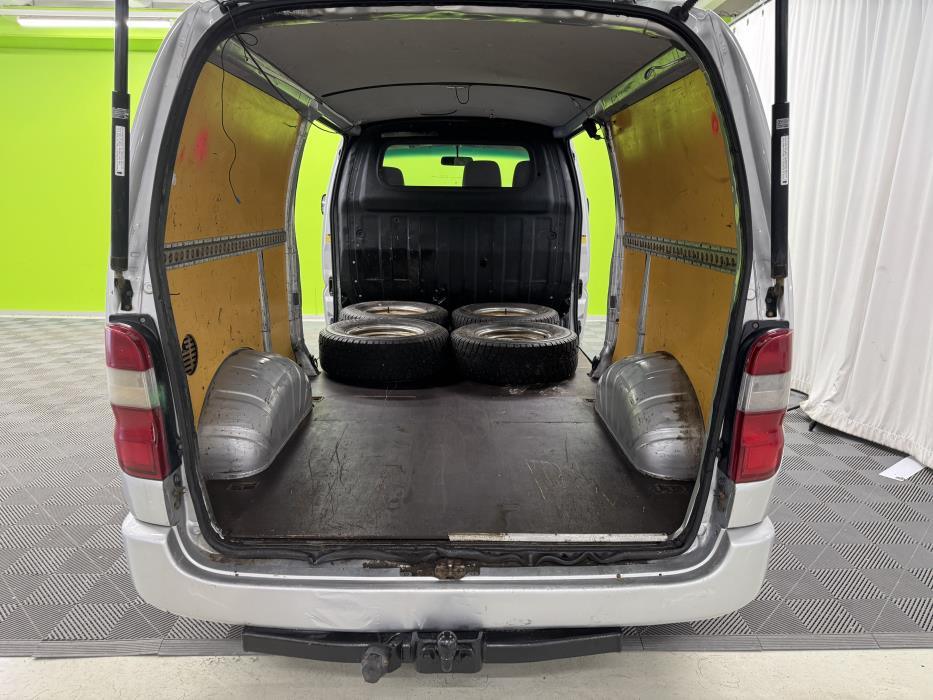 Toyota Hiace 2010