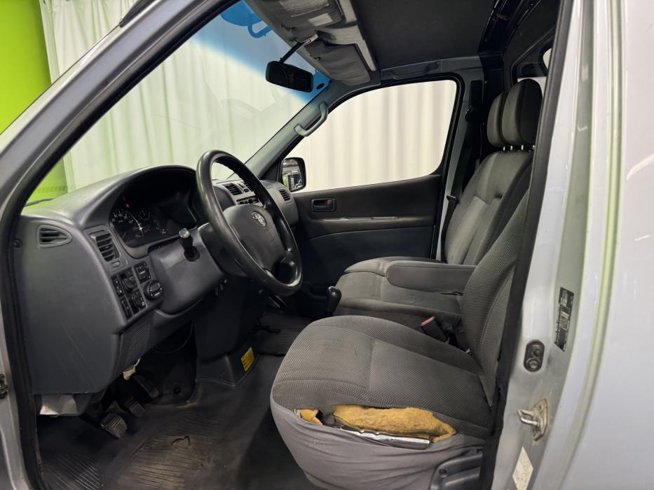 Toyota Hiace 2010