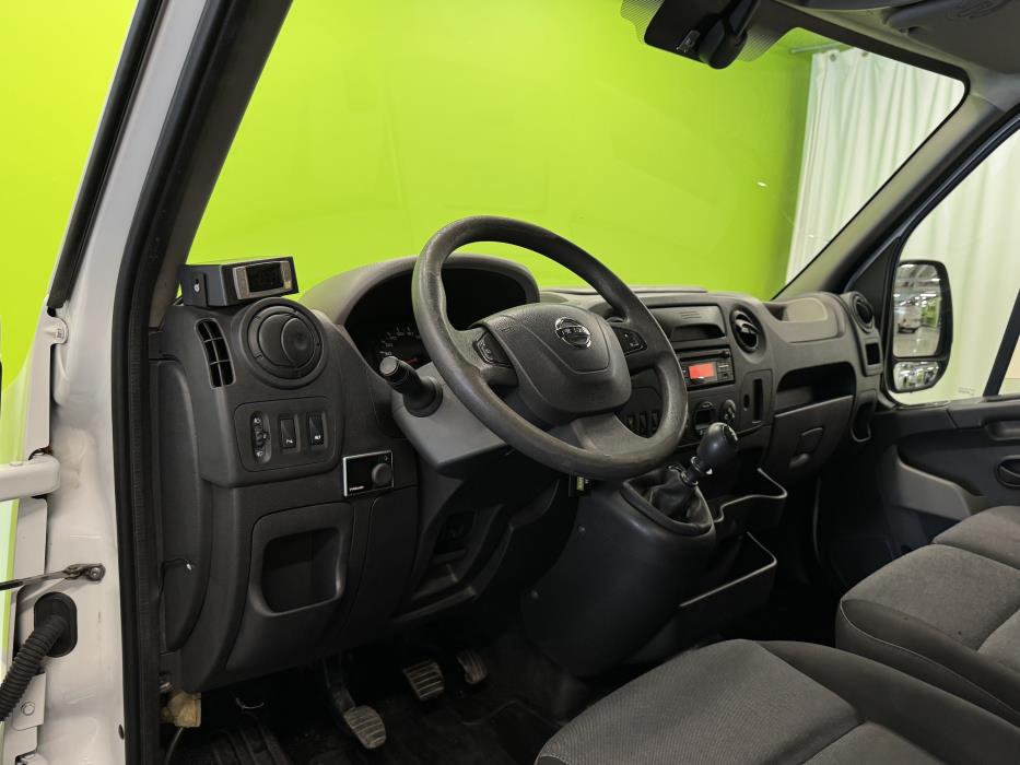 Nissan NV400 2016