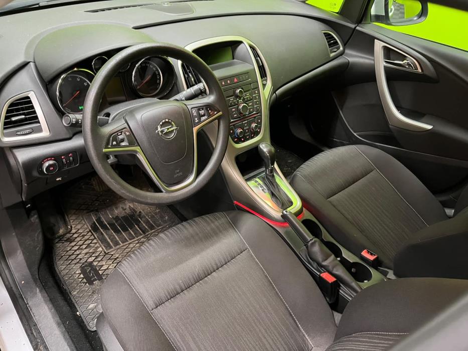 Opel Astra 2011