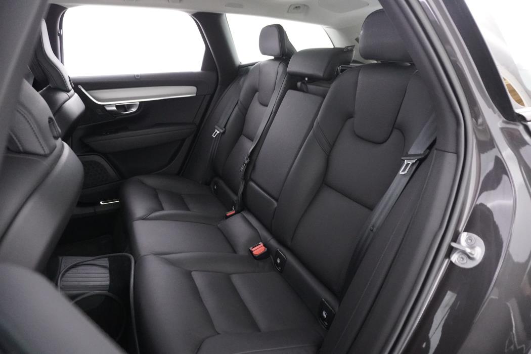 Volvo V90 2023