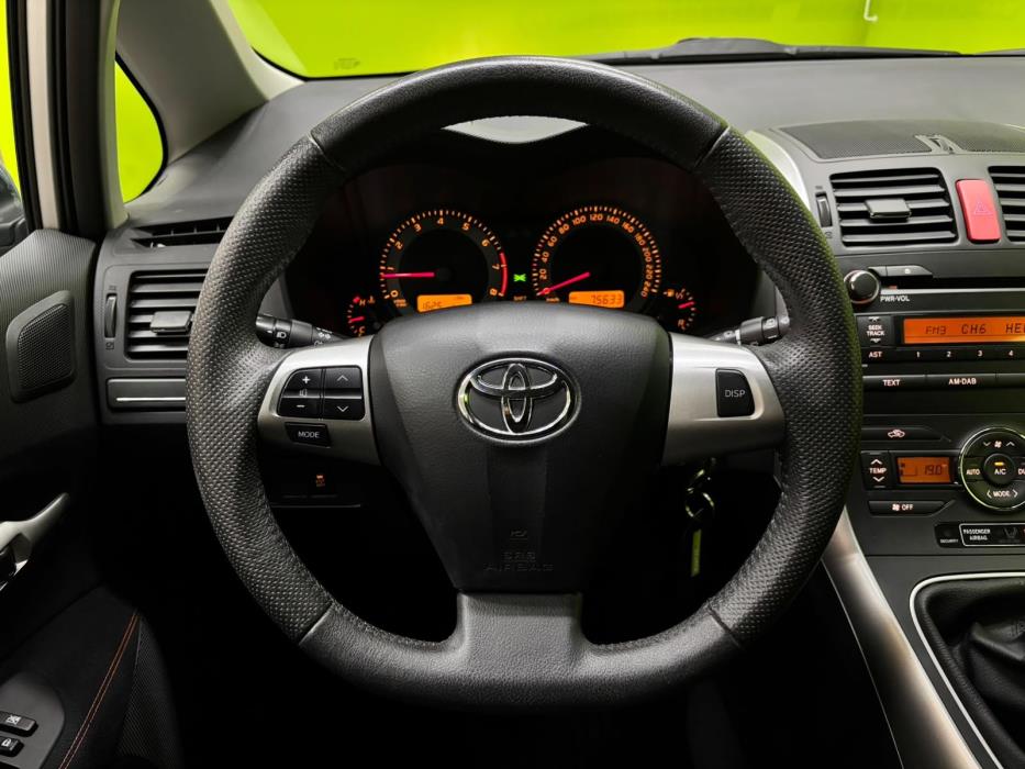 Toyota Auris 2012