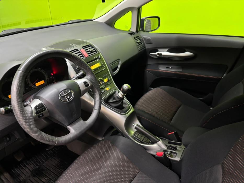 Toyota Auris 2012