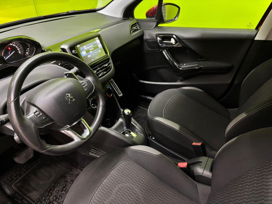 Peugeot 208 2016