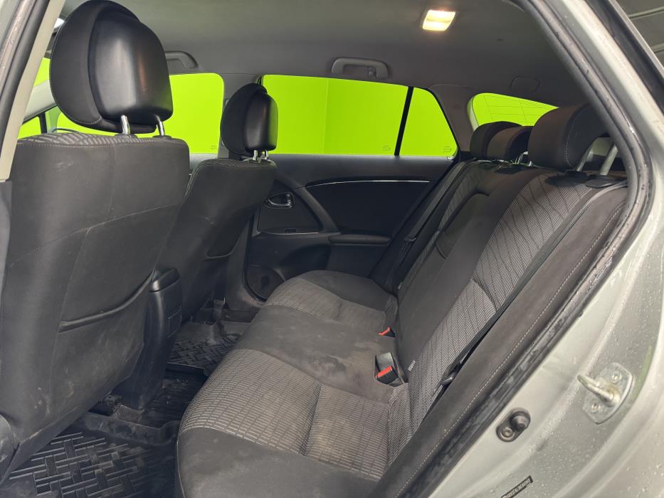 Toyota Avensis 2010