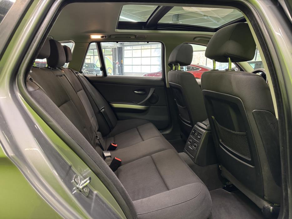 BMW 330 2009