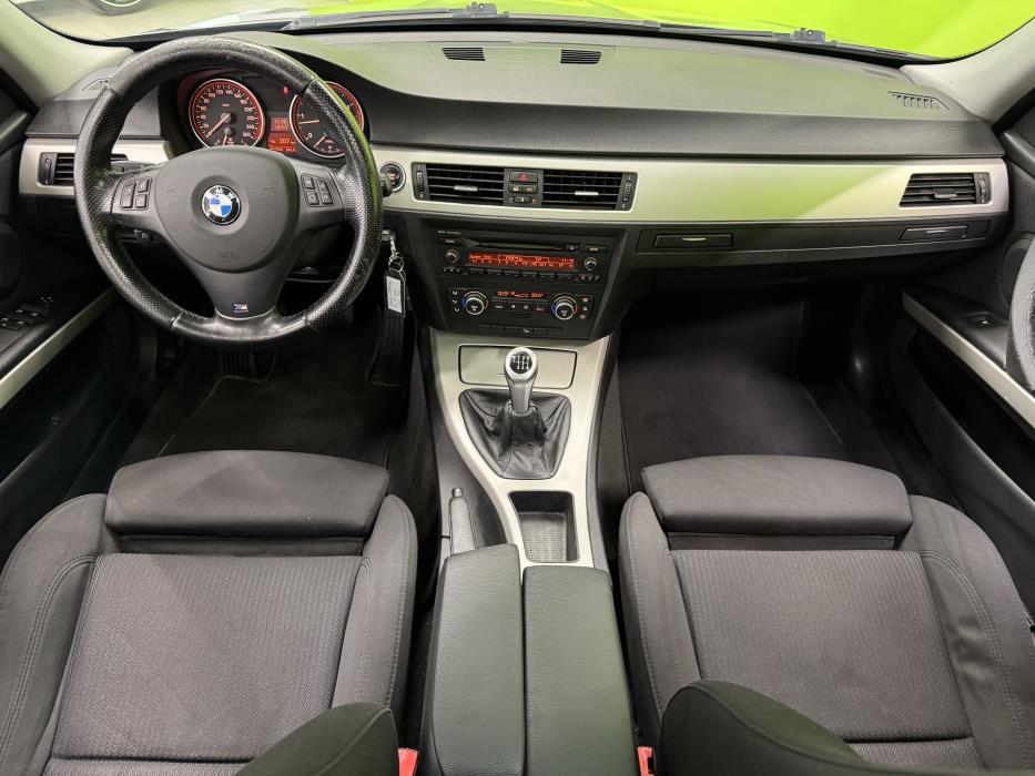 BMW 330 2009