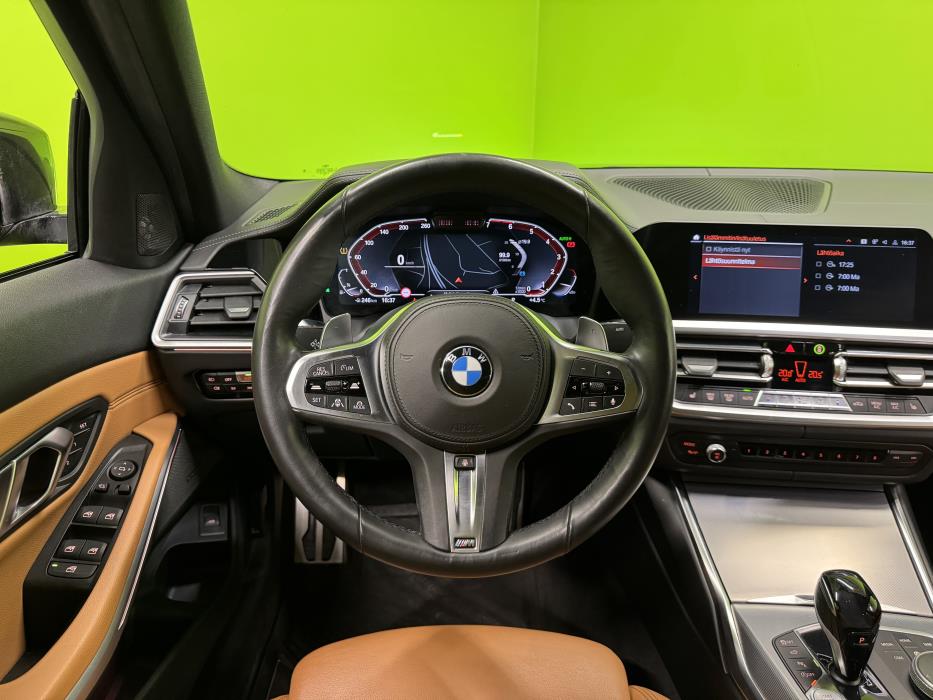BMW 330 2019