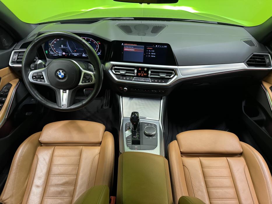 BMW 330 2019
