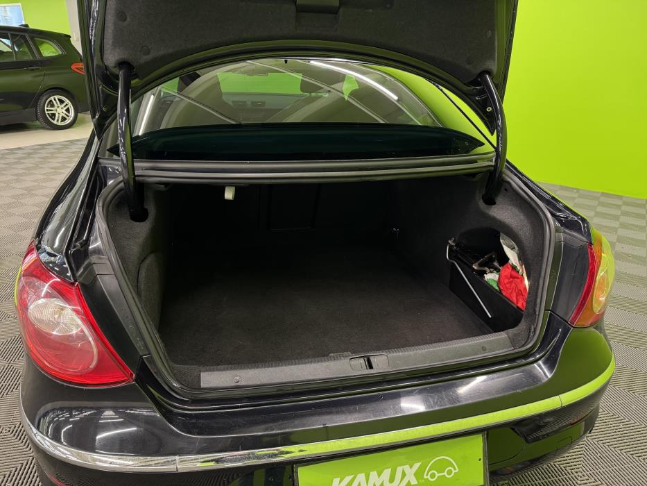 Volkswagen Passat CC 2011