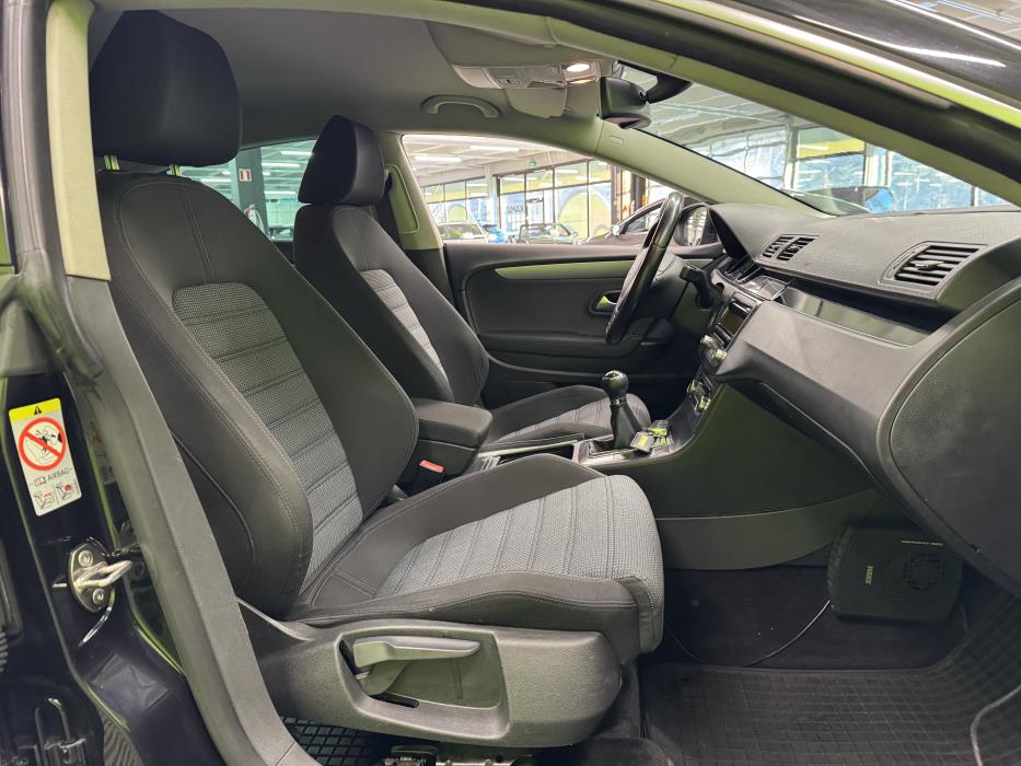 Volkswagen Passat CC 2011