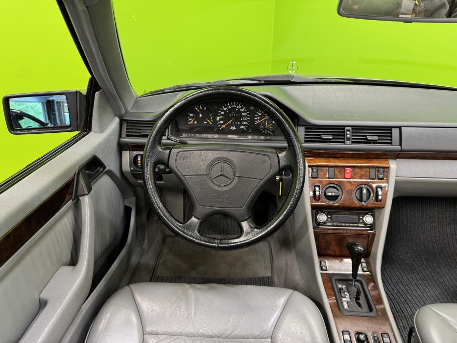 Mercedes-Benz E 1993