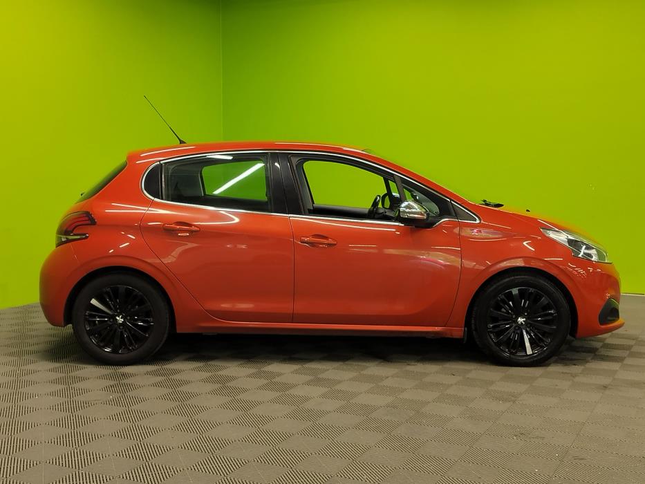 Peugeot 208 2015