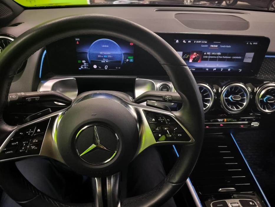 Mercedes-Benz EQB 2024