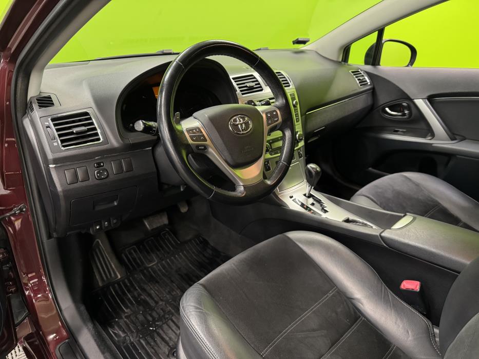 Toyota Avensis 2013