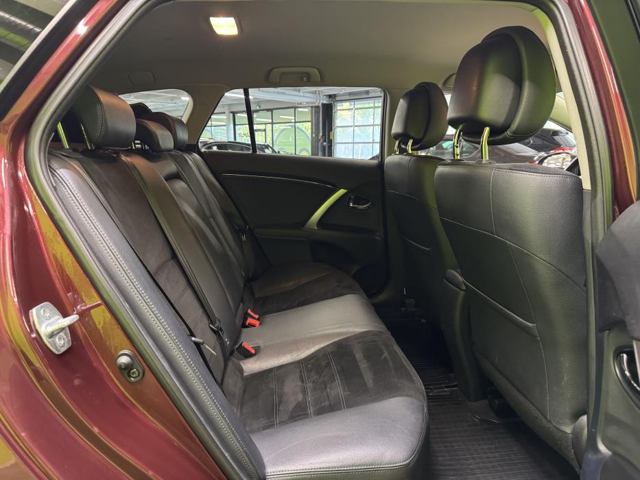 Toyota Avensis 2013