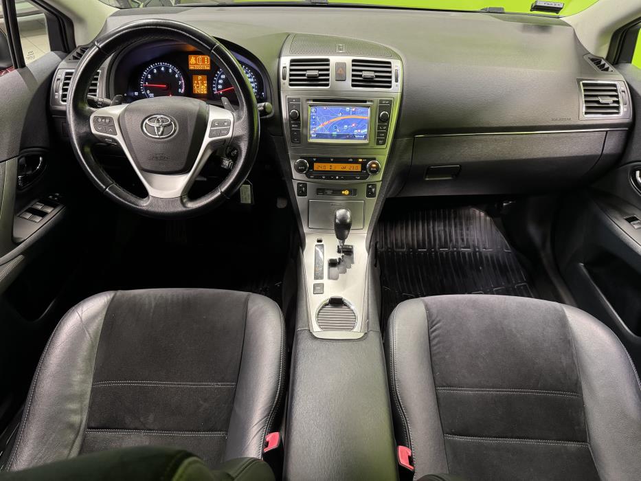 Toyota Avensis 2013