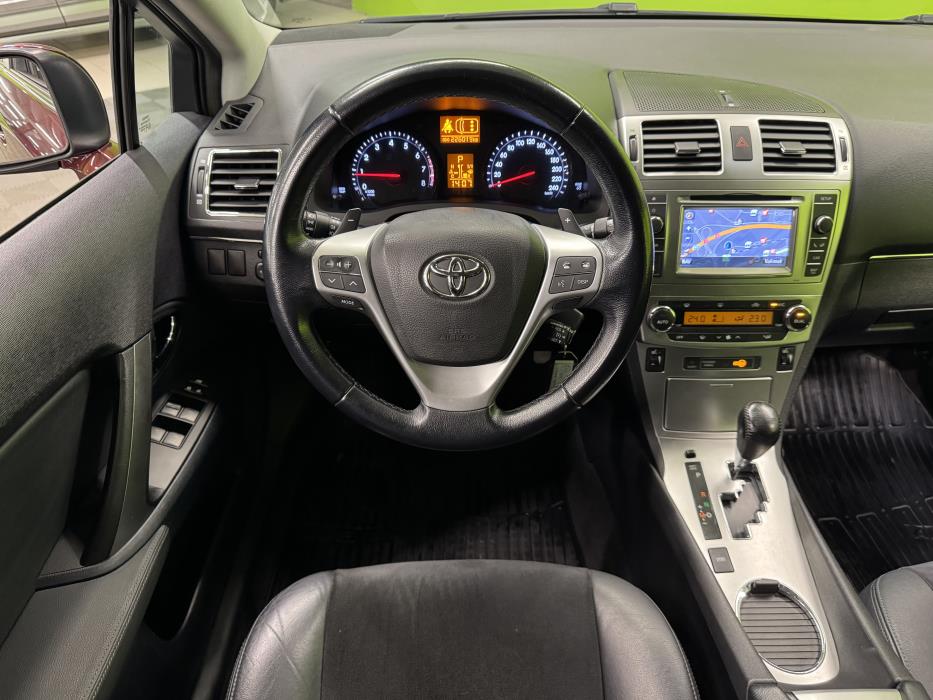 Toyota Avensis 2013