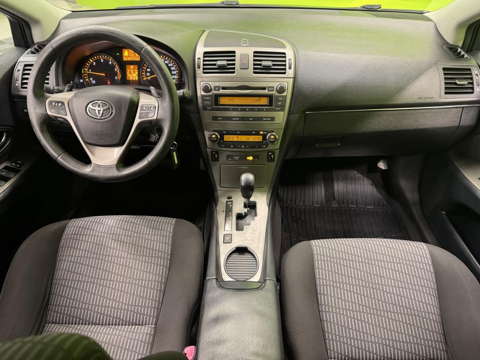 Toyota Avensis 2011
