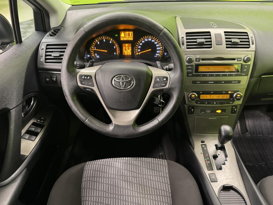 Toyota Avensis 2011