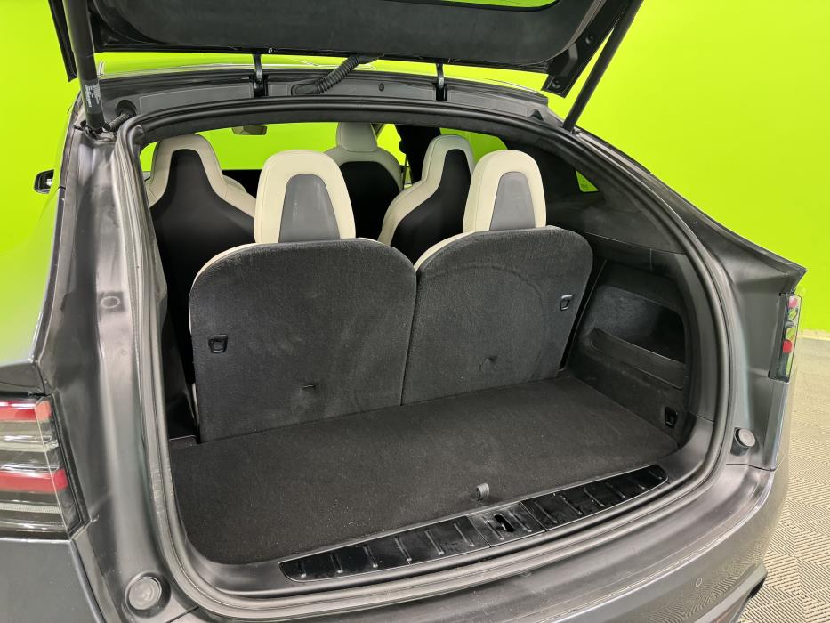 Tesla Model X 2023
