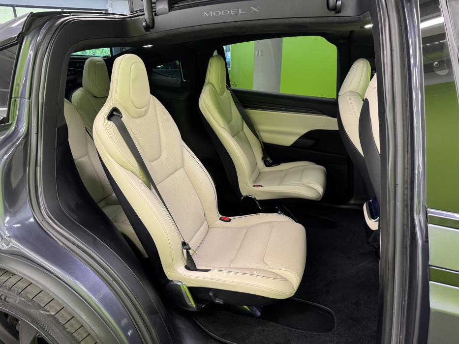 Tesla Model X 2023
