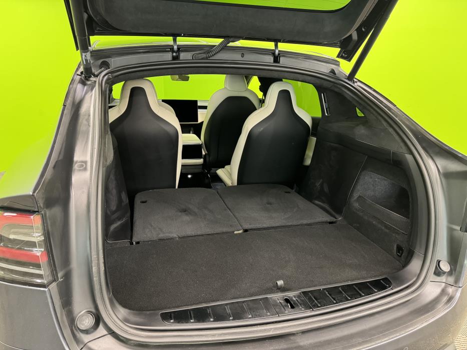 Tesla Model X 2023