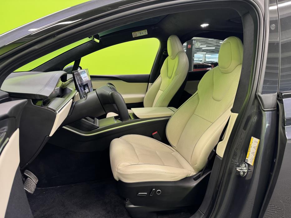 Tesla Model X 2023