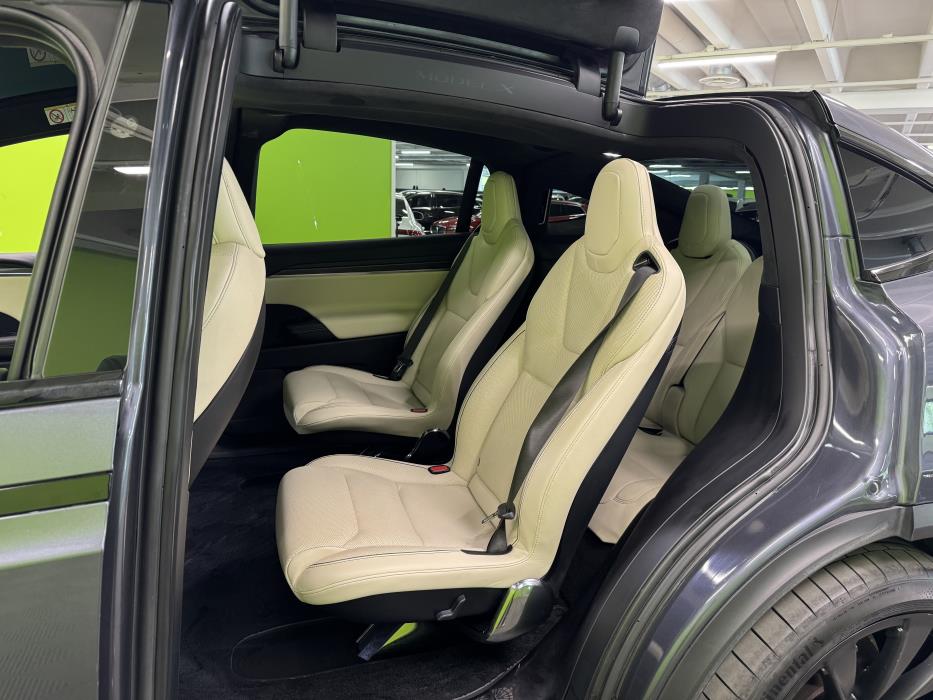 Tesla Model X 2023