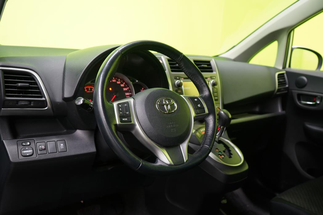 Toyota Verso-S 2012