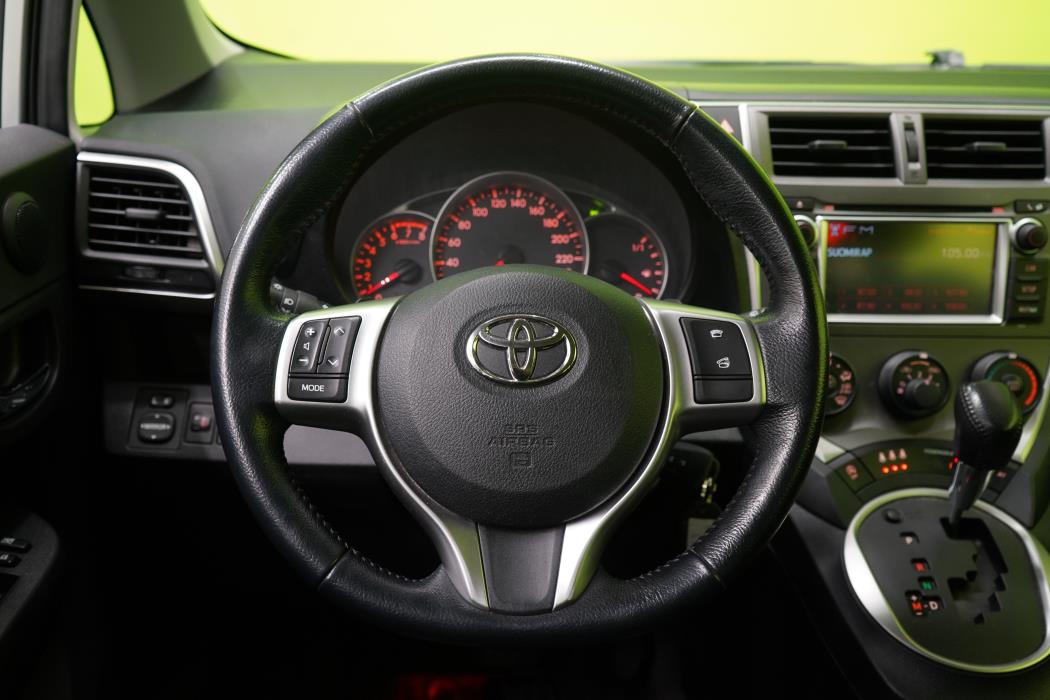 Toyota Verso-S 2012