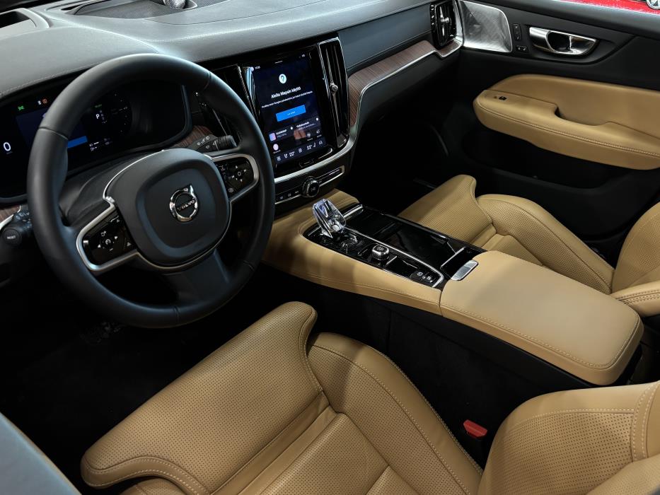 Volvo V60 2025