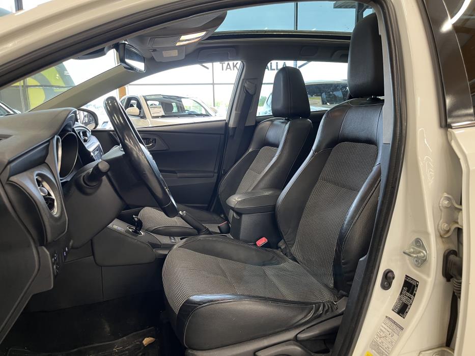 Toyota Auris 2015